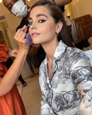 Jenna Coleman Instagram - #DiorCruise2022 with @britishvogue 💙 📸@ambergracedixon  @valeriaferreiramakeup @earlsimms2 @claridgeshotel @dior 💙