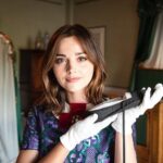 Jenna Coleman Instagram - Queen Victoria’s shoes! Thank you @historicroyalpalaces