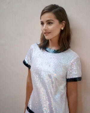 Jenna Coleman Instagram - Celebrating @chanelofficial Collection 1932 high jewellery Under the moon and stars with the @yeahyeahyeahs 💫 #magic #cocochanel 🖤