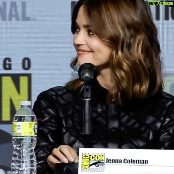 Jenna Coleman Instagram - A belated comic con. Celebrating @thesandmanofficial launch. Good to be back! 💫