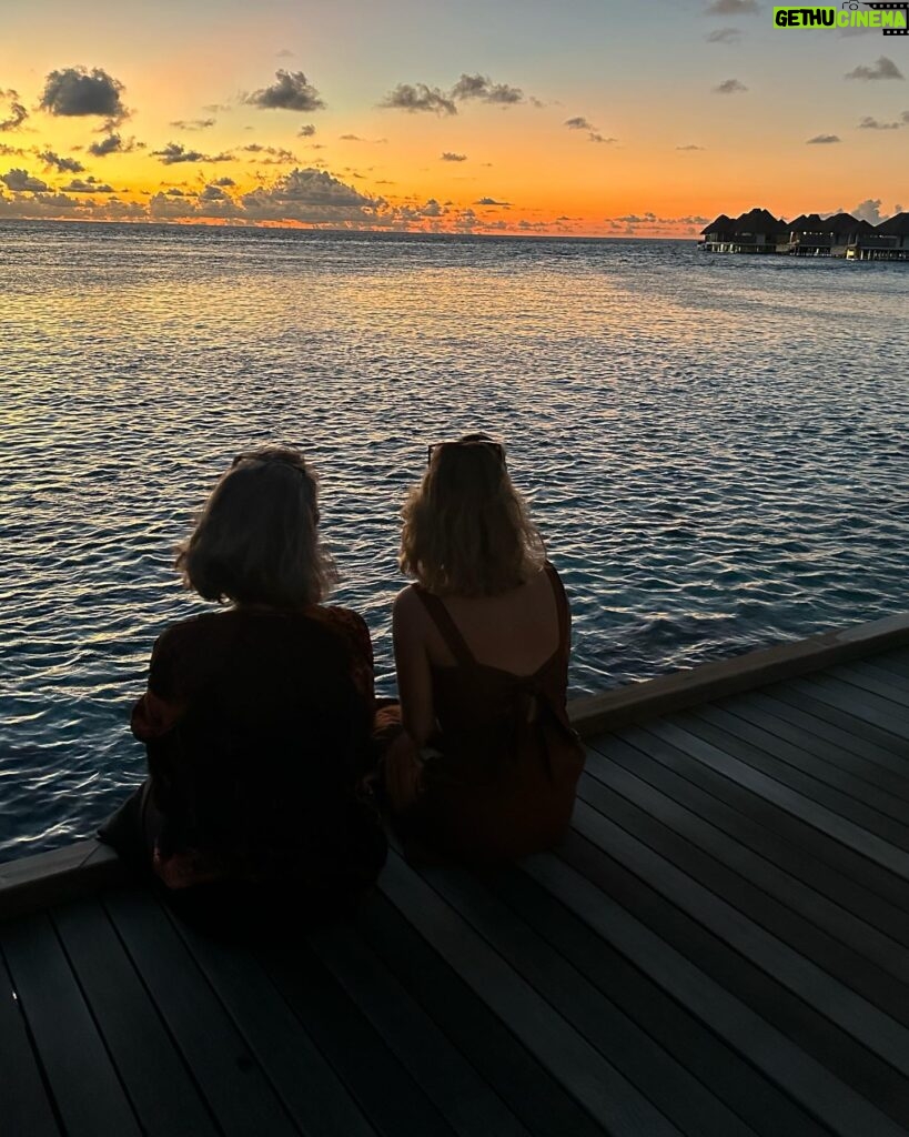 Jenna Coleman Instagram - Shipwreck me any day. Rejuvenated. Refreshed. Parents well celebrated thank you @comohotels @comomaalifushi ✨🌴