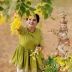 Jenna Ortega Instagram - മേട മാസത്തിലെ കണി കൊന്നകളും വിഷു പുലരിയും ഒരായിരം ഓർമ പെടുത്തലുകളുടെ അടയാളം ആണ് കണ്ണനെ മാറോടു ചേർത്ത് പിടിച്ചു വീണ്ടും ഒരു വിഷു പുലരി വരവായി എല്ലാ മലയാളികൾക്കും വിഷു ദിന ആശംസകൾ... In frame @lijomol Photography @raka_8_ Costume @zayi_design_vogue Make up @sruthisai_official Styling @zohibzayi Special thanks @maneesh_mashhoor___ @ameerkbasheer