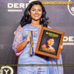 Jenna Ortega Instagram - ஒளிரட்டும் இனி எளியவர் விழி...🔥 #JaiBhim ❤️ Proud Winning Moment of Reel with Real Sengeni's @lijomol @manikabali87 #BehindwoodsGoldMedals2022 #BGM8 #Lijomol #Manikandan @adityaram_chairman @adityaramproperties @twopointzero.in @vasanthrajguru