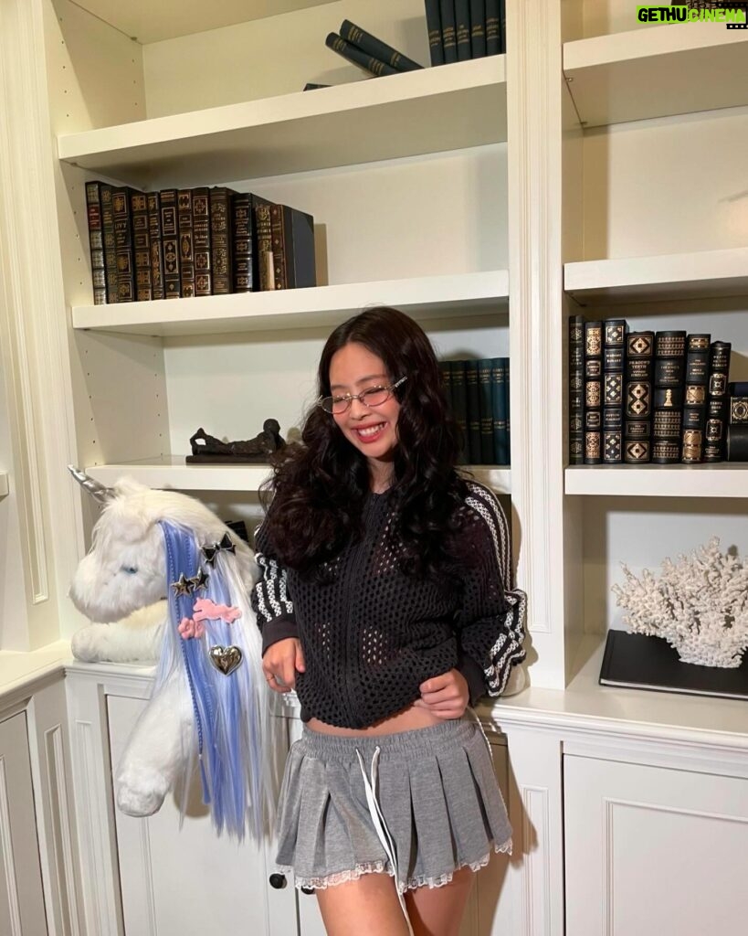 Jennie Kim Instagram - Jentle Salon ?