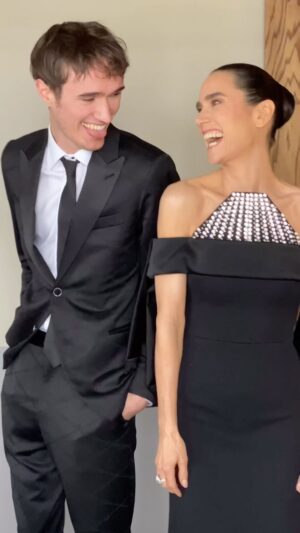Jennifer Connelly Instagram - #Oscars ready with my dapper date, @stellan.c.bettany. Glam by @renatocampora and @genevieveherr, styled by @lesliefremar in @louisvuitton.