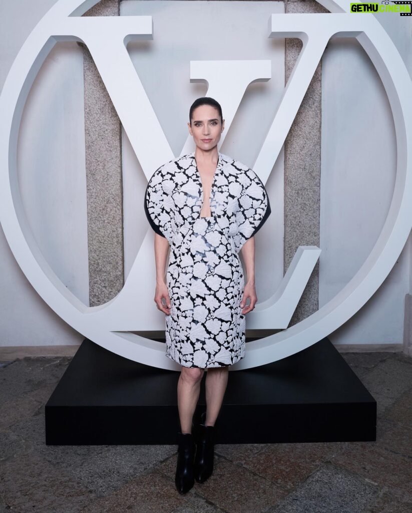 Jennifer Connelly Instagram - Last night at @louisvuitton #LVCruise24. Such a beautiful show and evening!