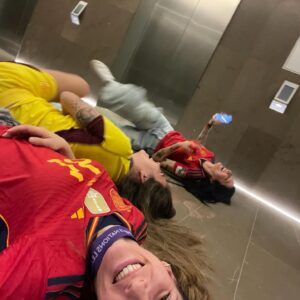 Jennifer Hermoso Instagram - Levantar una copa es lo que todas queremos, pero disfrutar de cada momento es lo que hace que todo sea mucho más especial. 
Ellas ❤️‍🩹🔋