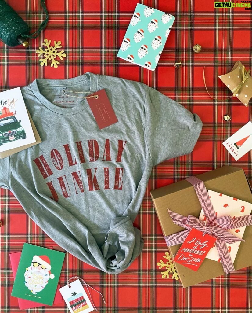 Jennifer Love Hewitt Instagram - We are bringing our Big Claus Energy to all of you! Holiday Junkie and @2021_co made tees to help you wear your Holiday Junkie spirit with pride! You can get them now @2021_co and we hope you love them as much as we do! Happy Holiday season🎅🏼❤️
