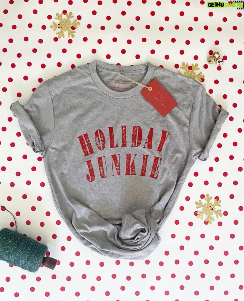 Jennifer Love Hewitt Instagram - We are bringing our Big Claus Energy to all of you! Holiday Junkie and @2021_co made tees to help you wear your Holiday Junkie spirit with pride! You can get them now @2021_co and we hope you love them as much as we do! Happy Holiday season🎅🏼❤️