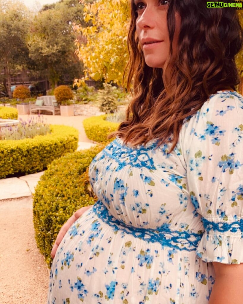 Jennifer Love Hewitt Instagram - Bump pics in honor of Mother’s Day! Autumn, Atticus and Aidan. 3 great bellies and 3 amazing kids. ❤️