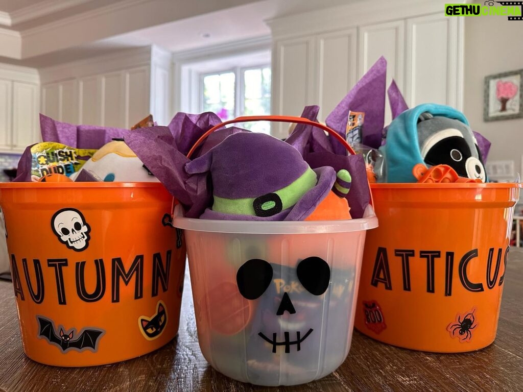 Jennifer Love Hewitt Instagram - My little boo baskets are ready for my little ghouls! Love this tradition. Learned it from @athomewithjanan They look forward to it every year on October 1st!