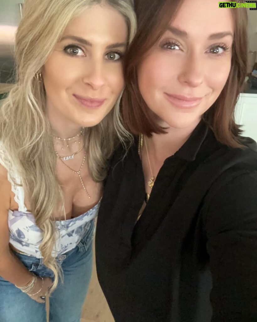 Jennifer Love Hewitt Instagram - Had the most awesome mom pause in my day for some beautiful permanent jewelry with @raine_calabasas and @goodcarmastudio The loveliest ladies and a much needed moment to breathe. Thank you so much! 🧡🙏🏻