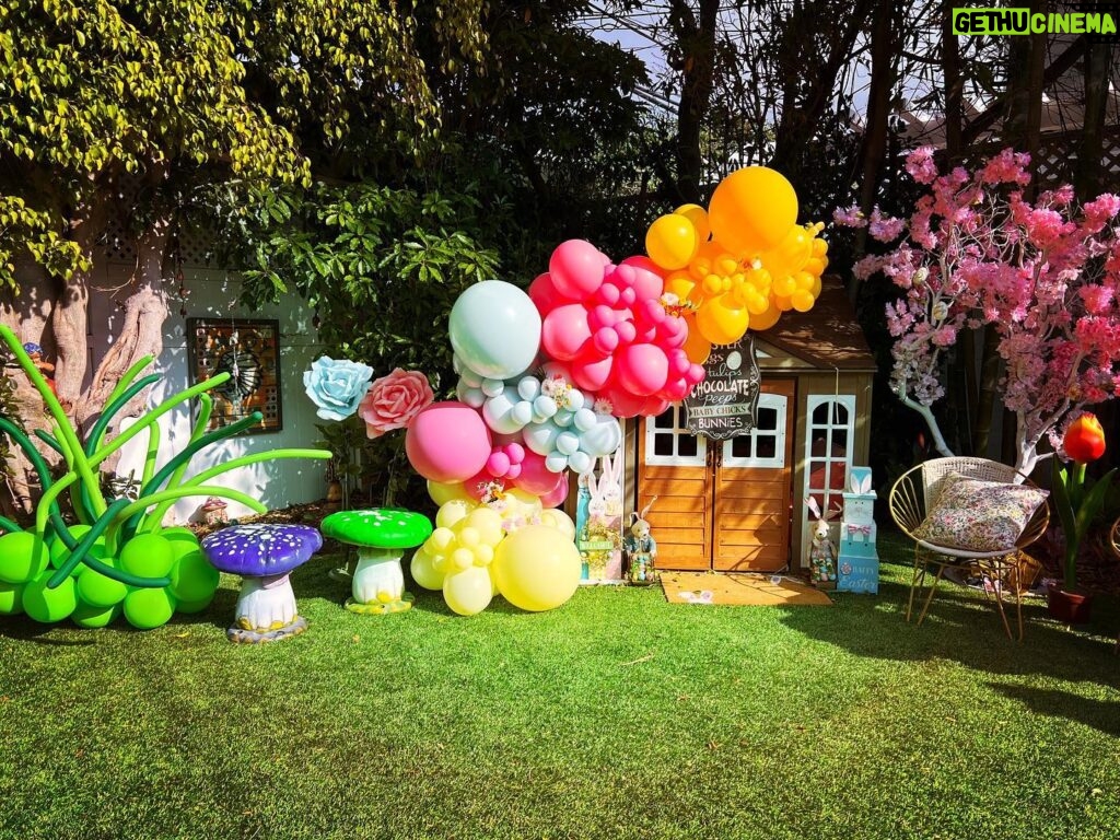 Jennifer Love Hewitt Instagram - Wanted to make Easter extra magical this year! And with the help of magical people we did. @whambamevents @wolfferwine @balloonandpaper @foundrentalco @midsummermother