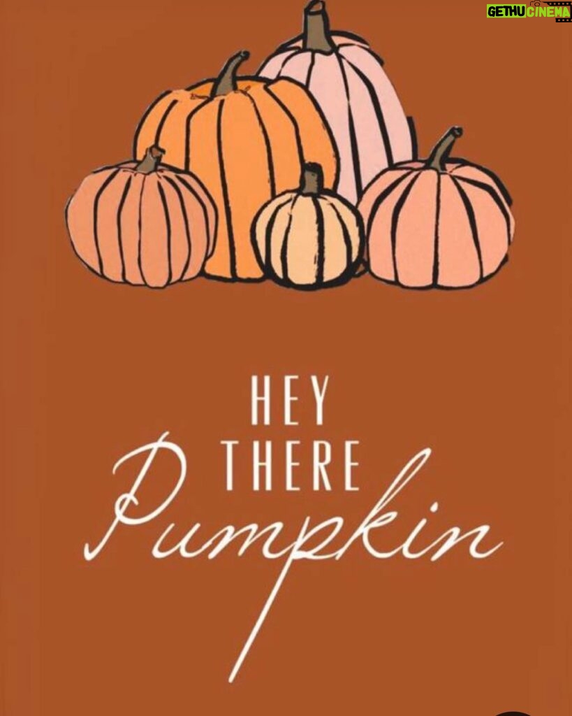 Jennifer Love Hewitt Instagram - It’s Fall Ya’ll! It’s time for pumpkin everything. And I’m so excited! 🧡🍂🎃