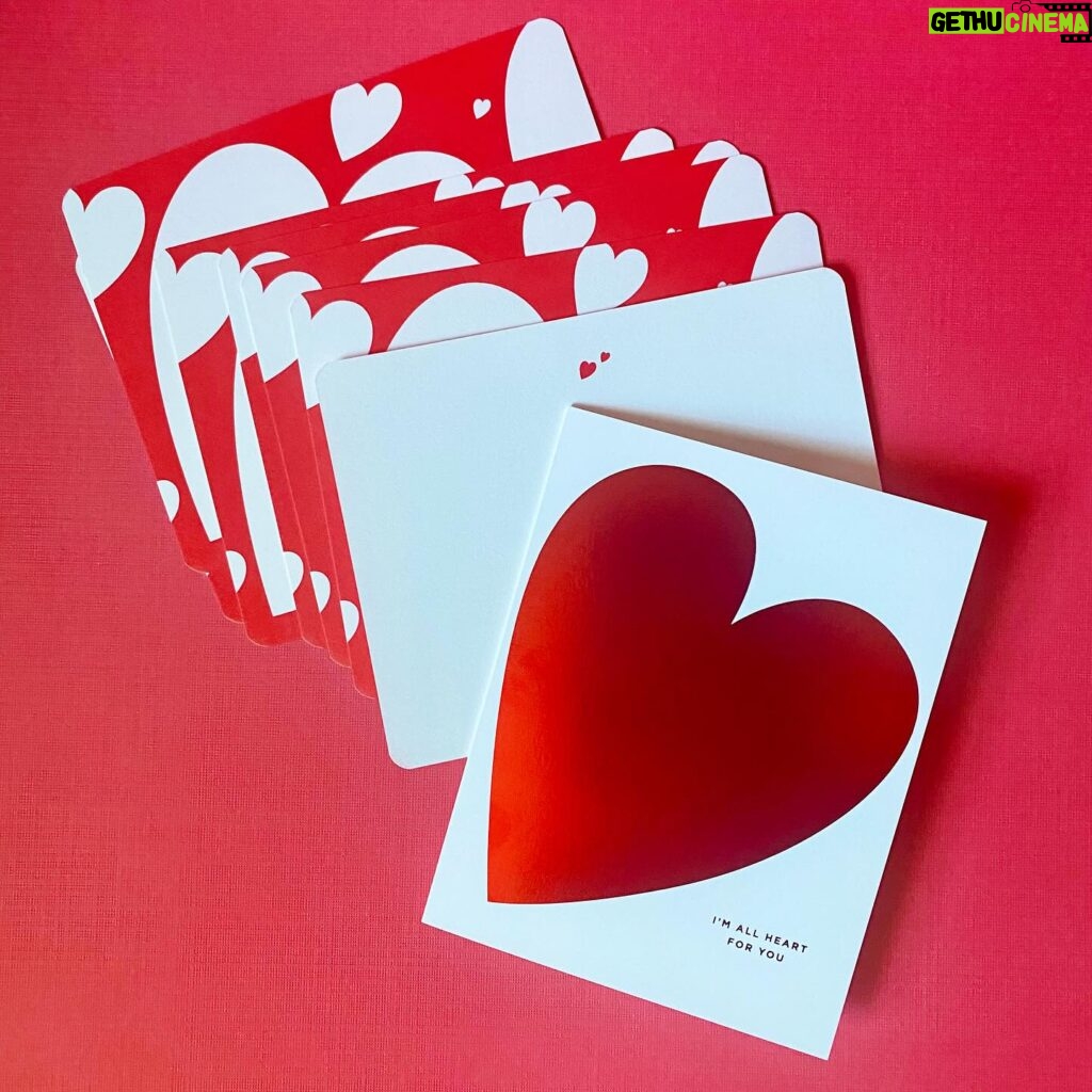 Jennifer Love Hewitt Instagram - I’m all heart for you ❤️ one of our new Favorite Valentine’s from @the.holidayjunkie Jennifer Love Hewitt! All Valentine’s and love cards are buy 3 get one free! Now through Sunday with code: LOVE24 #valentinesday #holidayjunkie #valentinescards #sendmoremail #love #heart #stationeryjunkie