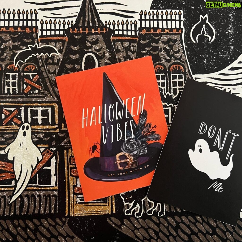 Jennifer Love Hewitt Instagram - We have a Treat for you guys! Go to @2021_co and get our Halloween cards today! This Holiday Junkie needs to be a part of your festive spirit! 🎃