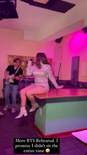 Jennifer Messina Instagram - “No Longer Wasted” with the band. 
One of my originals. 

Rehearsal Recordings coming soon ♥️
Guitar @_jeremiah_martin 
Bass @cutchins804 
Drums @rva.marlon 
Keys @elijahdanielmosherwilliams 
Video coming soon with @rickblair__ 
At @goodpeeples 
Wearing @lexsofcarytown and @messinaglam