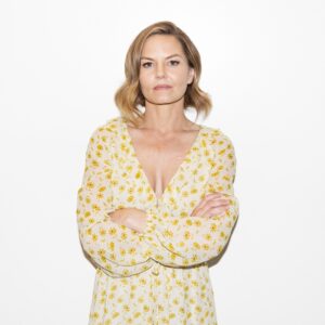 Jennifer Morrison Instagram - DAY 12: @dressember @unbreakableperformance #dressember #itsbiggerthanadress ⁠
⁠
Photography @thetylershields⁠
Location @unbreakableperformance⁠
Editor & Stylist @eleanoramorrison⁠
Hair @leovalentinohair⁠
MUA @makeupbyapollo⁠
Dress @joie