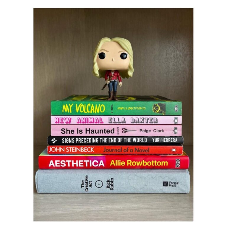 Jennifer Morrison Instagram - Honorable mentions from my bookshelf for good summer reads @apartment3c #jensbookshelf