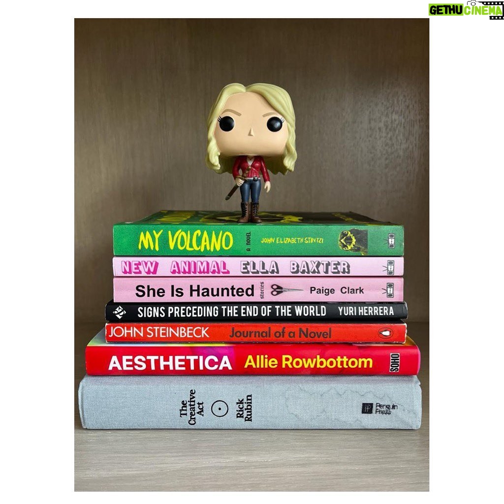 Jennifer Morrison Instagram - Honorable mentions from my bookshelf for good summer reads @apartment3c #jensbookshelf