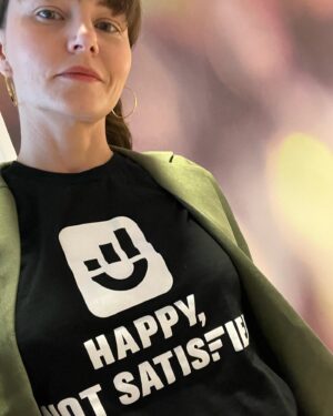 Jennifer Morrison Instagram - @happy.notsatisfied at @dragoncon subscribe to the @apartment3c YouTube channel (link in my bio) to watch the podcast and follow the #happynotsatisfied lifestyle brought to you by @danieldmorrison