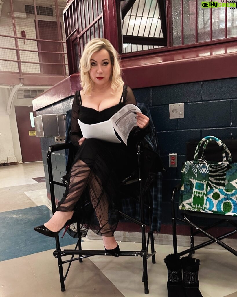 Jennifer Tilly Instagram - Working on my lines… #ChuckySeason2 #Chucky #chuckyseries #TiffanyValentine