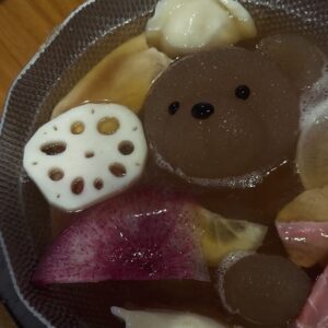 Jennifer Tilly Instagram - A visit to Bear Cafe 🐻🐻‍❄️🧸 #Tokyo 
Hokkaido Menkoinabe  Kumachan Onsen