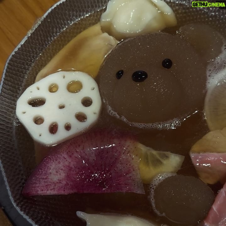 Jennifer Tilly Instagram - A visit to Bear Cafe 🐻🐻‍❄️🧸 #Tokyo Hokkaido Menkoinabe Kumachan Onsen