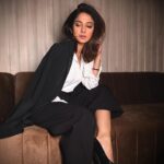 Jennifer Winget Instagram - Sofa sophistication! #okthxbye😋