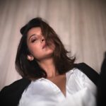 Jennifer Winget Instagram - Sofa sophistication! #okthxbye😋