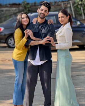 Jennifer Winget Instagram - Unexpected laughs, genuine bonds - that’s the real script behind the scenes! 🎭😄 
#BTSAntics