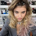 Jenny De Nucci Instagram - “Pensati Sexy” sarà disponibile su @primevideoit dal 12 Febbraio. In questo film sono Lara e spero di strapparvi un sorriso.🎀 Ne voglio approfittare per ringraziare dal profondo del mio cuore tutte le anime stupende che ho conosciuto su questo set partendo dalla REGGISSA dei sogni @la_andreozzi_official a tutto il cast / crew / produzione con cui ho passato dei giorni stupendi sul set, avete reso le settimane di riprese morbide come delle nuvole. Quindi grazie GRAZIE GRAZIE A TUTTI (che rosicata non ho foto con tutti voglio piagne) 🤍🤍 @fabulapictures @cdastudiodinardo @wannabemgmt @andreasmercante