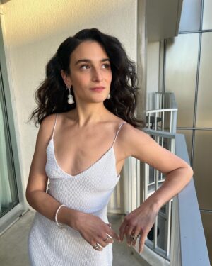 Jenny Slate Instagram - Last night at The Governors Awards was…how do I describe this…CHER! @cher CHER CHER CHER CHER CHER WE SAW CHERRRRRRRR!!!!!! @marcelthemovie @a24 Thanks to my magical darlings @kirinstagram 💄@nikkiprovidence 🎀 @mrmontyjackson for this @rosettagetty dress and @mara.paris earrings. Thank you @cher for being a fucking perfect powerful deity forever