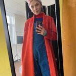 Jenny Walser Instagram - Big shout out to the incredible Hair & Makeup team on @heartstoppertv ❤️ In case there was any confusion, no my hair did not miraculously grow overnight and yes I was wearing a wig. I named her Brenda. Don’t ask why, I can’t even remember myself. Thank you to @melanielindseyhairmakeup @diandraferreira_ @sorchamakeupartist @tiacostell @mua_theajones for looking after me so well and for transforming me into Tori each day. Particularly fond of the mid-transformation hairnet look. Living my best 1940s life 💪 #wecandoit