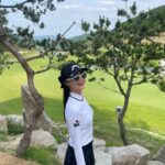 Jeon So-min Instagram - 이래 봬도 못 쳐도 너무 못쳐요 ⛳️🥲😅