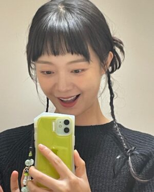 Jeon So-min Instagram - 🖤