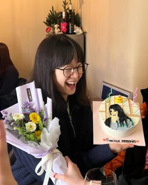 Jeon So-min Instagram - 다각의 나. 내가 얼마나 행복한 표정을 짓는 사람인지 확인시켜 주는 이들……께 , 깊은 감사를 전합니다. 🫶 감사의 순간에 뒤늦게 부비적 부비적