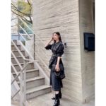 Jeong So-min Instagram - 크👍🏻 #광고 #alexandermcqueen #mcqeenaw22 #mcqweenjewelledsatchel