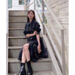 Jeong So-min Instagram - 크👍🏻 #광고 #alexandermcqueen #mcqeenaw22 #mcqweenjewelledsatchel