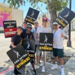 Jesse Metcalfe Instagram - What better way to start the week than in solidarity with my fellow writers and actors! 🪧🎭 #sagaftra