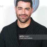 Jesse Metcalfe Instagram - Presenting “Best Actor” at last night’s Burbank International Film Festival honoring Tim Burton. Wearing @toddsnyderny 🎥✨