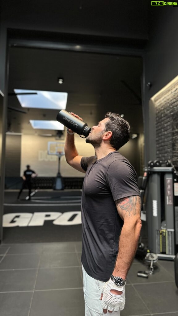 Jesse Metcalfe Instagram - @lululemon x @dogpound 💪🏼