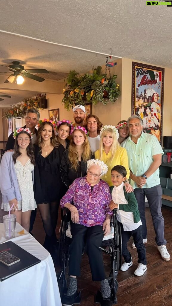 Jessica Alba Instagram - Celebrated my Grammers 92nd birthday last weekend and it was everything ❤️ The familia came through - we had so much fun dancing with the mariachi 💃🏽 and celebrating 92 years of life! 🎊 Here’s to you, Grammers - te amo 🫶🏽