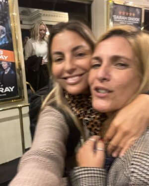Jessica Athayde Instagram - A mãe tirou um fim-de-semana sozinha pela primeira vez com amigas 🙌 para muitas isto é só parvo, mas para mim foi super importante. 
Obrigada @inescastelbranco por me teres desafiados a vir ver peças incríveis e
@bruxinha - Princesa Consuela e Princesa Josephine por me terem recebido tão bem na vossa casa e não terem provocado um único espirro. 
✈️❤️
