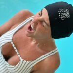 Jessica Athayde Instagram - No fim de semana passado tive finalmente a oportunidade de visitar as @termasdeluso , um lugar icónico que já queria conhecer há muitos anos. Primeiro que tudo, quem nunca fez uma massagem vichy não sabe o que anda a perder. É tao bom estar a receber massagem com água a cair em cima de nós, ultra relaxante. Depois, fiz um tratamento facial que deixou a minha pele espectacular. O meu peixinho adorou e se pudesse ainda la estava a dar mergulhos na piscina interior de água quente. #pub @aguadeluso #aguadeluso #naturalmenteequilibrada