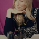 Jessica Athayde Instagram - Pub Há quanto tempo não dás um boost no teu cabelo? Experimentei recentemente a gama Absolut Repair Molecular da @lorealpro e adorei. Esta gama permite-te recuperar dois anos de danos em apenas uma utilização, através da sua tecnologia de peptidos e 5 aminoácidos. É uma diferença enorme! #AbsolutRepairMolecular #LorealProPT