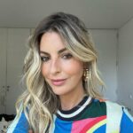 Jessica Athayde Instagram - Estás tão luminosa Jessica, de certeza que estás grávida ! Passei O dia a ouvir isto! Amores esta tromba que eu acho que merece vir para o feed é só o resultado da magia da @joanamoreira_makeup, da luz incrível deste dia de sol e das vitaminas do @dr.vitorfigueiredo ! Não há retoques nem filtros nem gravidezes e eu hoje senti-me mesmo bonita, e feliz ! Nem todos os dias são assim certo ? Este fica registado. ❤️