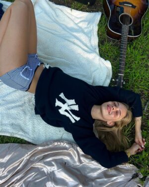 Jessica Belkin Instagram - more days like this 👣