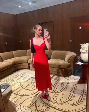 Jessica Belkin Instagram - lady in red ❤️ 
such a fun evening w @reformation