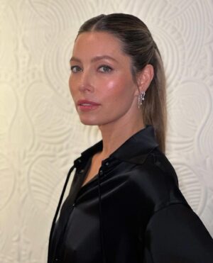Jessica Biel Instagram - Just keeping it real over here.